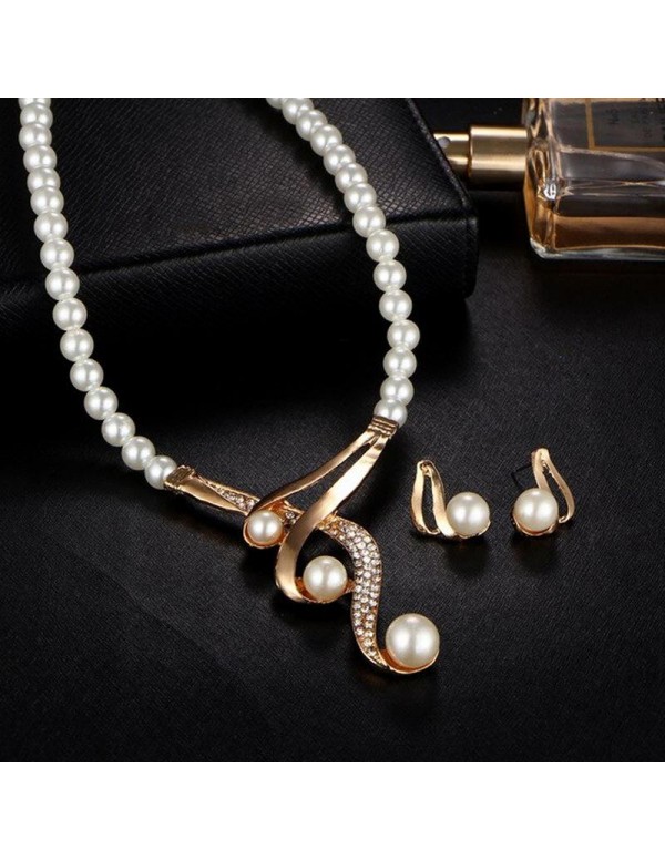 Jewels Galaxy White & Gold-Toned Gold-Plated Pearl-Studded Necklace Set 44093