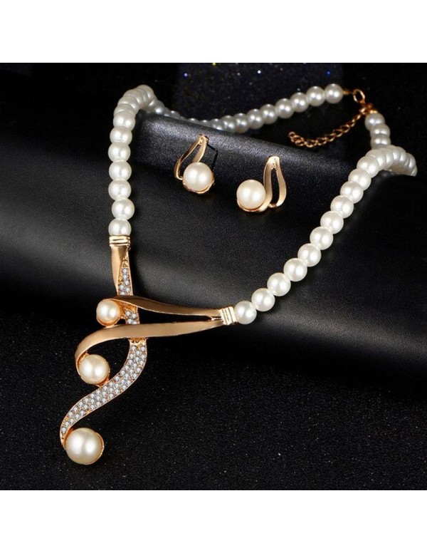 Jewels Galaxy White & Gold-Toned Gold-Plated Pearl-Studded Necklace Set 44093